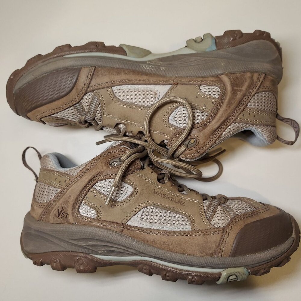 Vasque hiking shoe womens 7.5 tan leather Vibram soles trail outdoor gorpcore